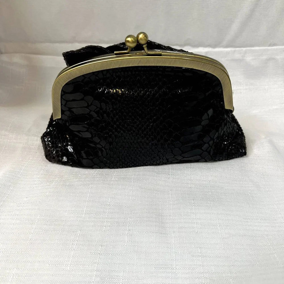Avon Small Black Ruffle Clutch with Kiss Lock - Picture 7 of 12